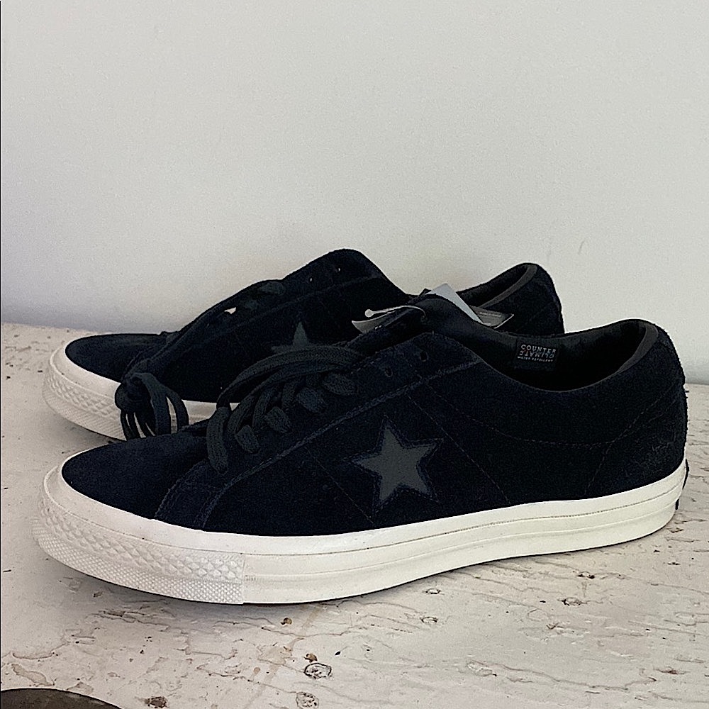 Mens Converse Black and White Sneakers- 9.5 NWT